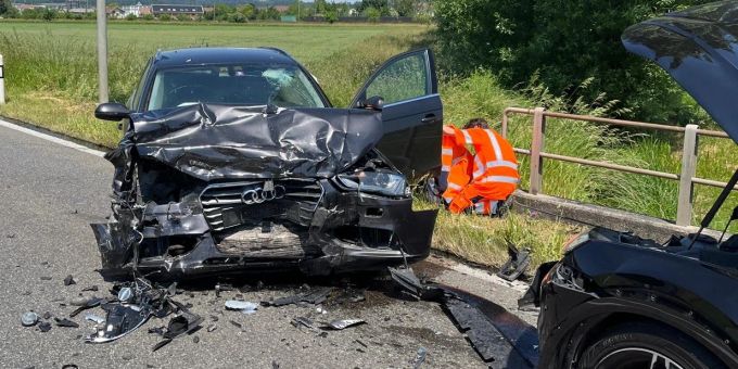 Hendschiken: Frontalkollision fordert zwei Verletzte Hendschiken: Frontalkollision