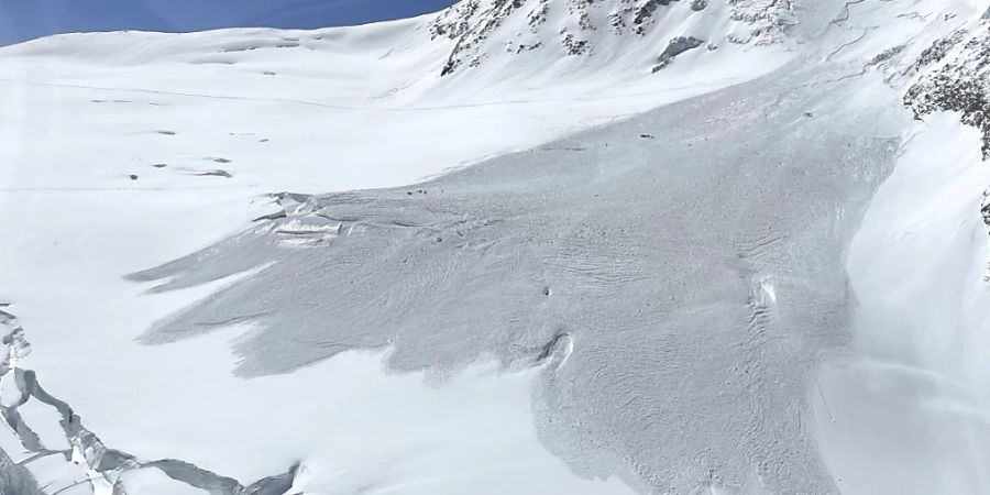 Der Lawinenkegel am Alphubel im Saastal war etwa 200 Meter breit: 16 Skitourengänger wurden von den Schneemassen erfasst.