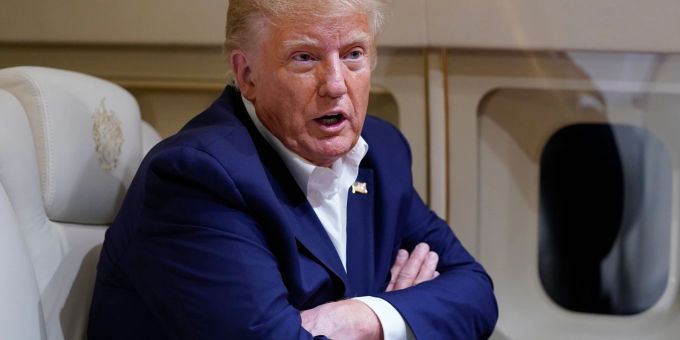 Donald Trump muss sich als erster Ex-Präsident in der Geschichte der USA in einem Strafverfahren verantworten. Donald Trump muss sich als erster Ex-Präsident in der Geschichte der USA in einem Strafverfahren verantworten.