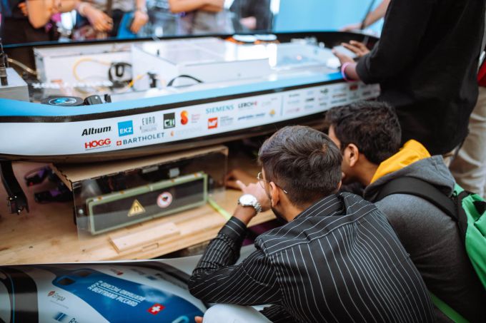 Der Prototyp bei der technischen Abnahme und dem Sicherheitscheck. Schweizer Technologie