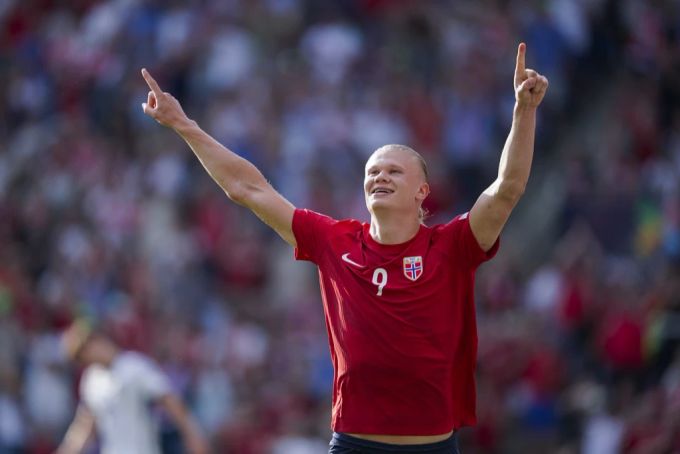Erling Haaland brachte die Norweger in der EM-Quali per Elfer in Führung. Erling Haaland