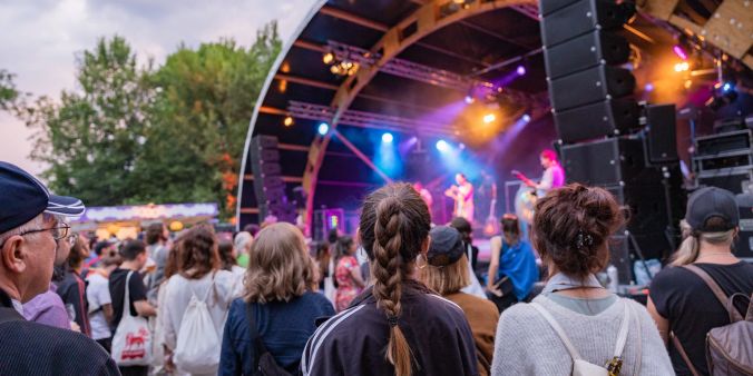 Nationale und internationale Musikschaffende bieten ein abwechslungsreiches Festivalerlebnis.