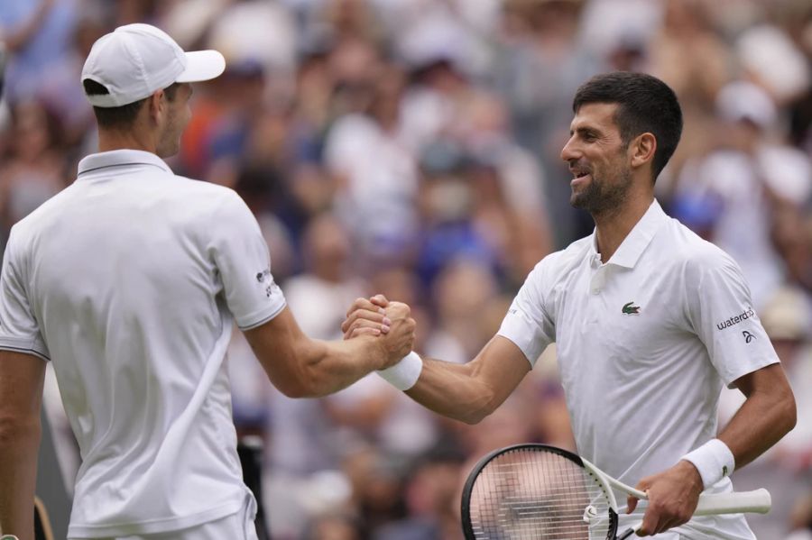 Novak Djokovic habe zwar am meisten Grand-Slam-Titel, jedoch durfte er am häufigsten auf seinem Lieblings-Belag spielen. Das habe einen Einfluss, so Toni Nadal.