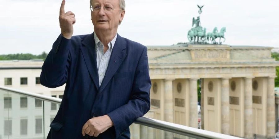 Klaus Staeck unterstützt die russische Kunstszene im Protest gegen den Krieg. Foto: Sonja Marzoner/dpa