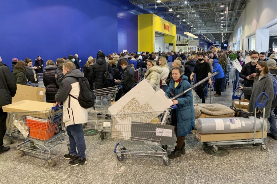 Ikea-Kunden in Russland mussten beim Eingang und an der Kasse Geduld beweisen.