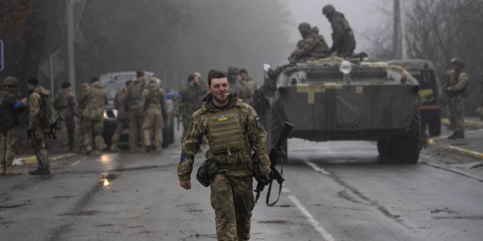 Ukrainische Soldaten am 1. April 2022. Ukraine-Krieg