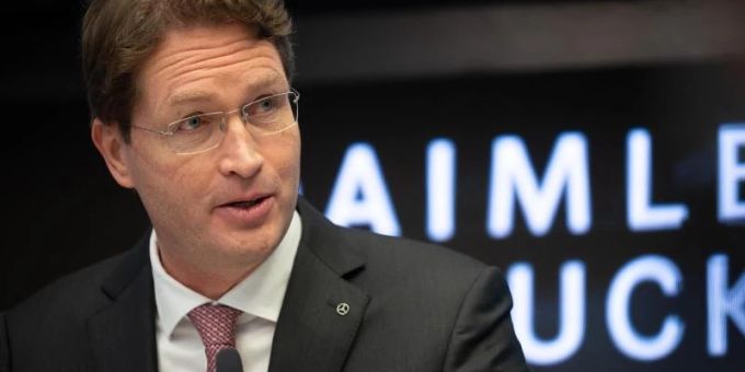 Ola Källenius, Vorstandsvorsitzender der Daimler AG, zeigt sich zuversichtlich für Mercedes. Foto: Sebastian Gollnow/dpa/Archiv Ola Källenius, Vorstandsvorsitzender der Daimler AG, zeigt sich zuversichtlich für Mercedes. Foto: Sebastian Gollnow/dpa/Archiv