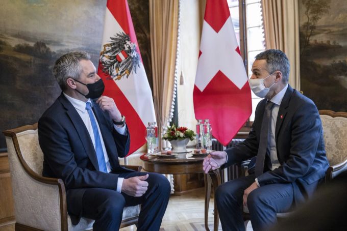 Der österreichische Bundeskanzler Nehammer im Gespräch mit Bundespräsident Ignazio Cassis. zofingen