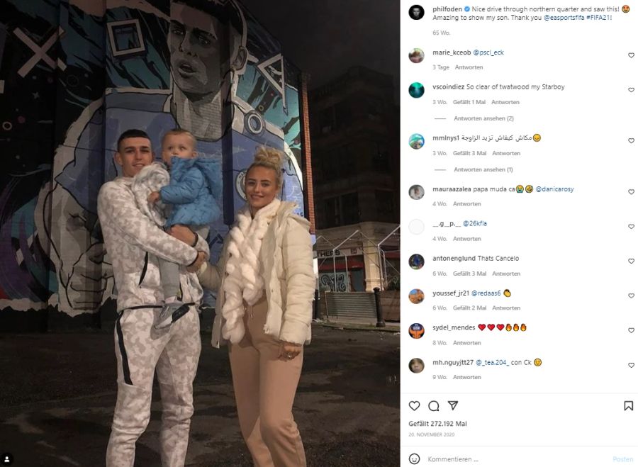 Phil Foden mit seiner Freundin Rebecca Cooke und seinem Sohn. Der Fussballer ist mittlerweile zweifacher Vater.