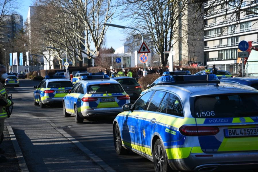 An der Uni Heidelberg (D) hat ein 18-Jähriger eine junge Frau getötet und drei weitere junge Menschen leicht verletzt.