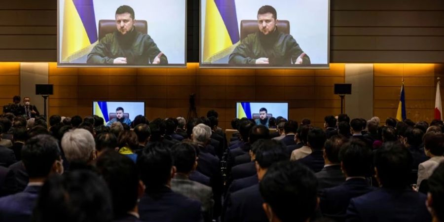Wolodymyr Selenskyj vor den japanischen Abgeordneten
