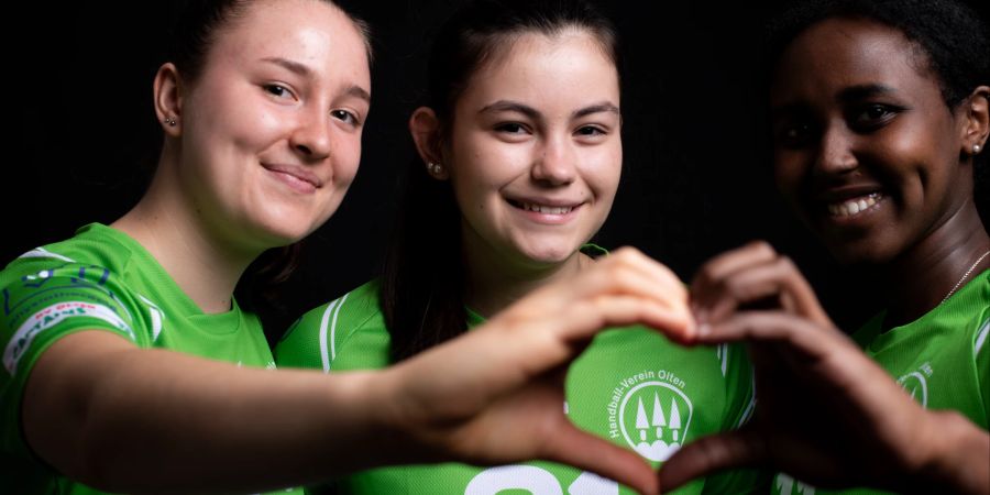 Lya Zeder, Samira Brunner, Nasra Abdirahman, Spielerinnen SPL2 des Handball-Vereins Olten. - Olten