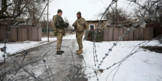 Ukrainische Soldaten an der Frontlinie in Donezk. Russische Soldaten