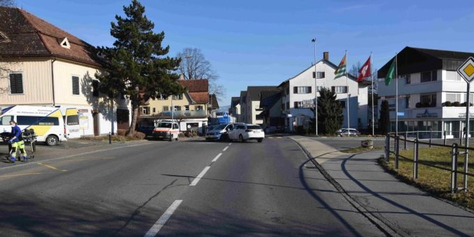 An den Autos entstand ein Sachschaden in der Höhe von rund 20’000 Franken. Unfall