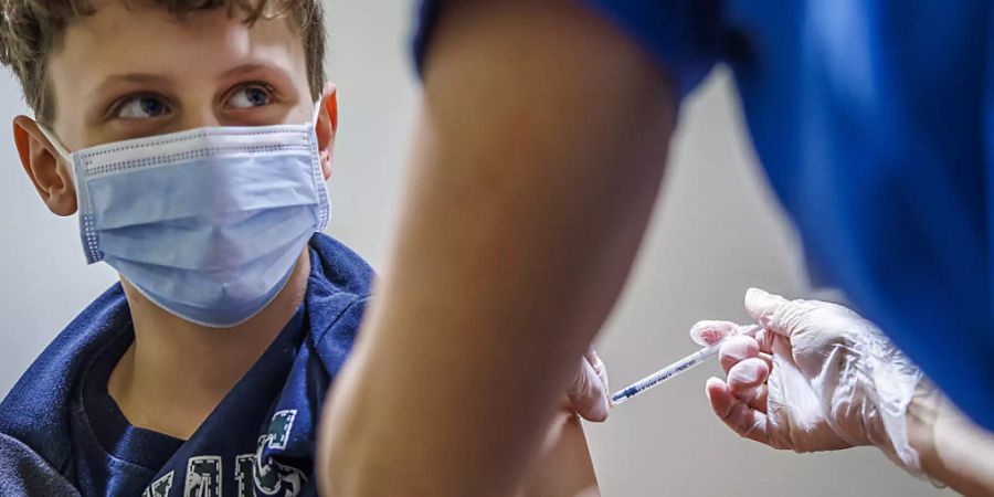 Dem Bundesamt für Gesundheit sind am Donnerstag 29'887 neue Ansteckungen mit dem Coronavirus gemeldet worden. (Symbolbild)