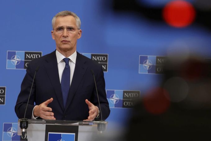 Nato-Generalsekretär Jens Stoltenberg spricht während einer Medienkonferenz nach einem Treffen der Nato-Aussenminister im NATO-Hauptquartier in Brüssel, Donnerstag, 7. April 2022. Jens Stoltenberg