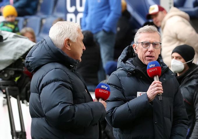 Neben Lucien Favre ist Peter Stöger (hier als Sky-Experte r.) ein Kandidat als Teamchef von Österreich. Lucien Favre