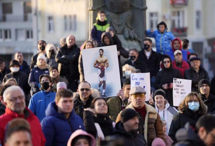 In Serbien gehen die Menschen für Novak auf die Strasse.