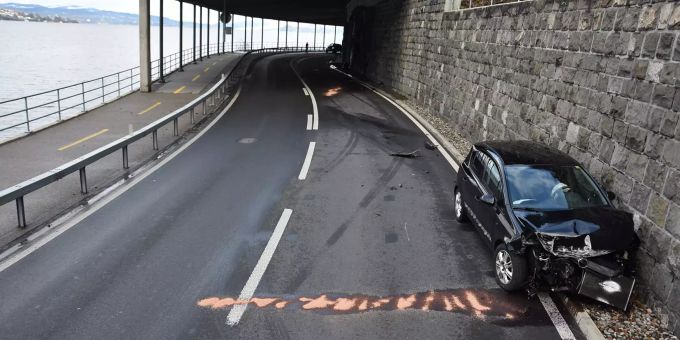 Die Lenkerin wurde beim Unfall verletzt. Unfall