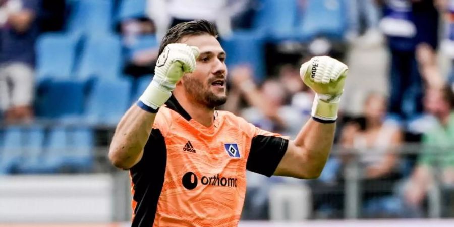 Hat seinen Vertrag beim HSV verlängert: Keeper Daniel Heuer Fernandes. Foto: Axel Heimken/dpa