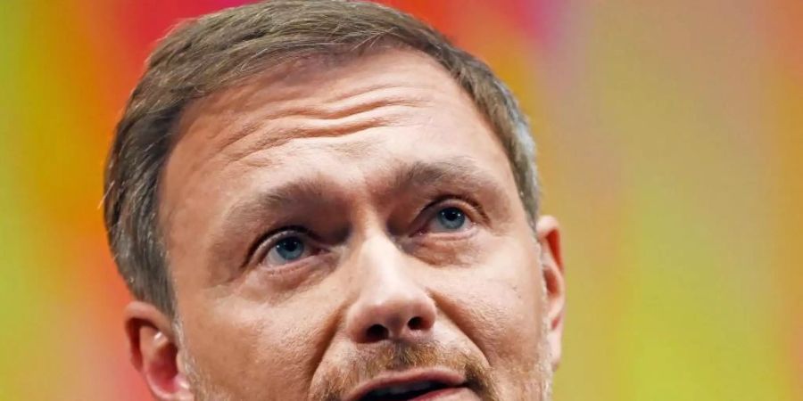 FDP-Chef Christian Lindner grenzt seine Parteien klar von den anderen ab. Foto: Uli Deck/dpa