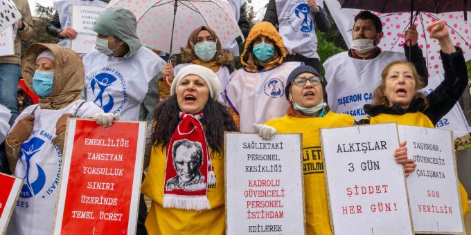 Medizin-Mitarbeiter streiken in Istanbul. Health workers strike in Turkey