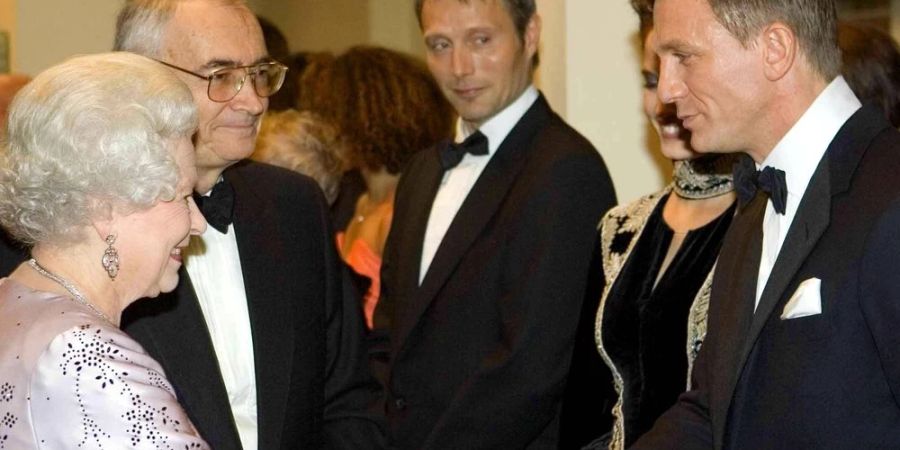 Bei der Premiere von «Casino Royale» im Jahr 2006 traf James-Bond-Darsteller Daniel Craig auf Queen Elizabeth II.
