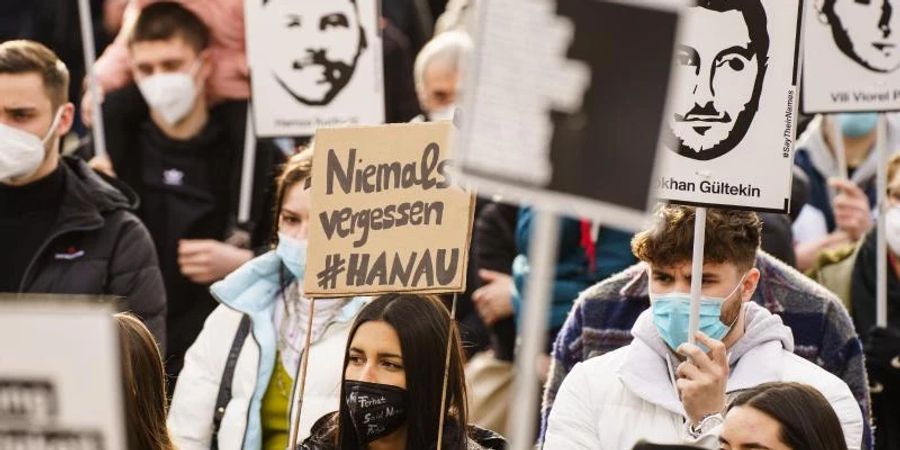 Der Jahrestag des Anschlags von Hanau jährt sich am Samstag zum zweiten Mal. Foto: Andreas Arnold/dpa/Archiv