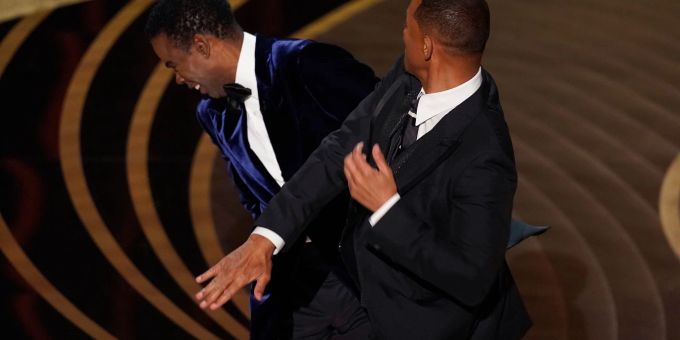 Will Smith gibt Chris Rock eine schallende Ohrfeige. will smith