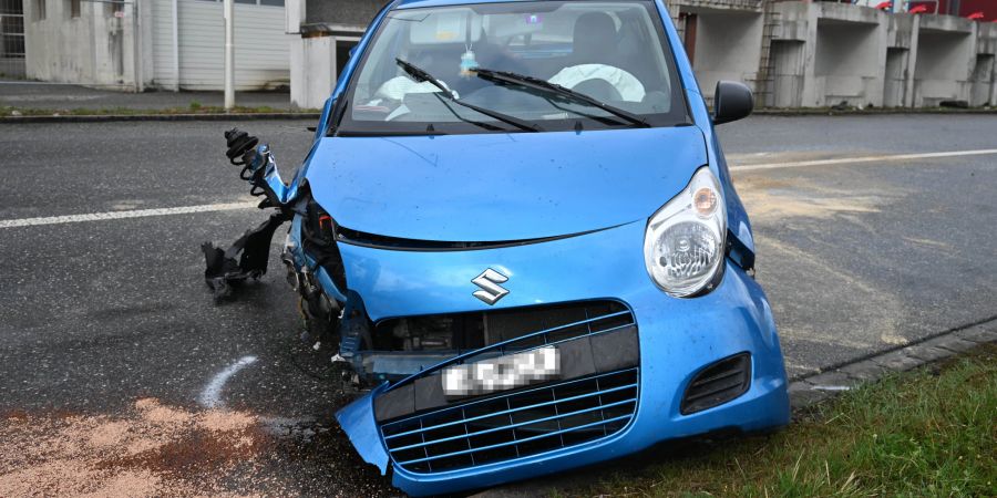 Schänis: Selbstunfall mit Auto