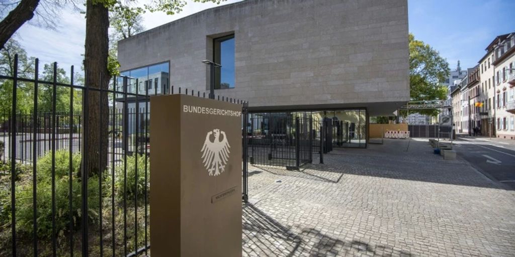 Leibliche Mutter muss Kind auch nach Adoption Identität von Vater nennen