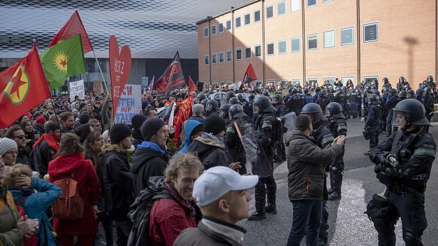 Demonstrationen Basel Nazifrei Mass-Voll