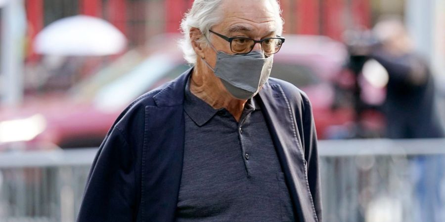 Schauspieler Robert De Niro kommt am Gericht in New York an.