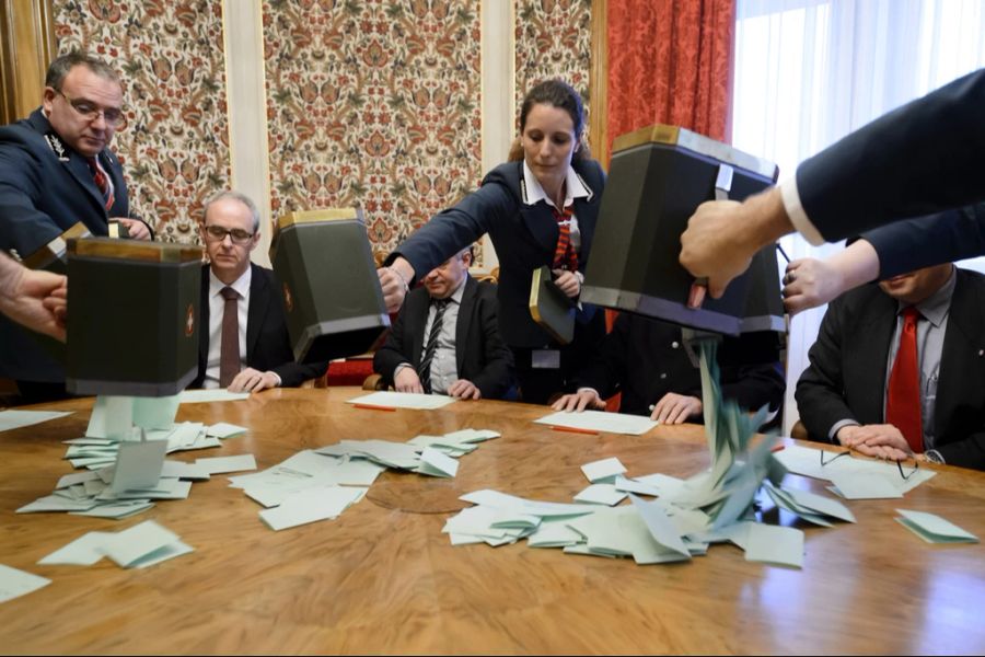 Die Bundesratswahlen setzen sich aus mehreren Wahlgängen zusammen: In den ersten beiden Wahlgängen kann jede wählbare Person Stimmen erhalten. (Archivbild)