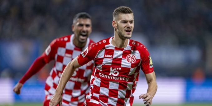 Mainz' Tom Krauss bejubelt seinen späten Ausgleich gegen Bochum. Krauss