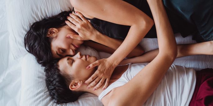 Der Austausch von Intimitäten ist für viele fester Bestandteil einer Partnerschaft. Sex, Partnerschaft, Beziehung