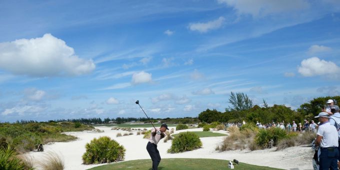 Tiger Woods startete auf den Bahamas mit einer 75er-Runde. Tiger Woods startete auf den Bahamas mit einer 75er-Runde.