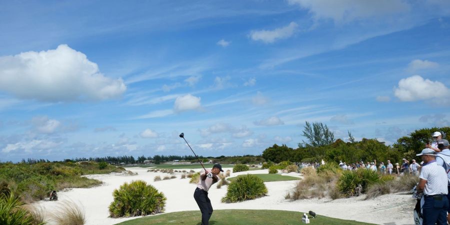 Tiger Woods startete auf den Bahamas mit einer 75er-Runde.