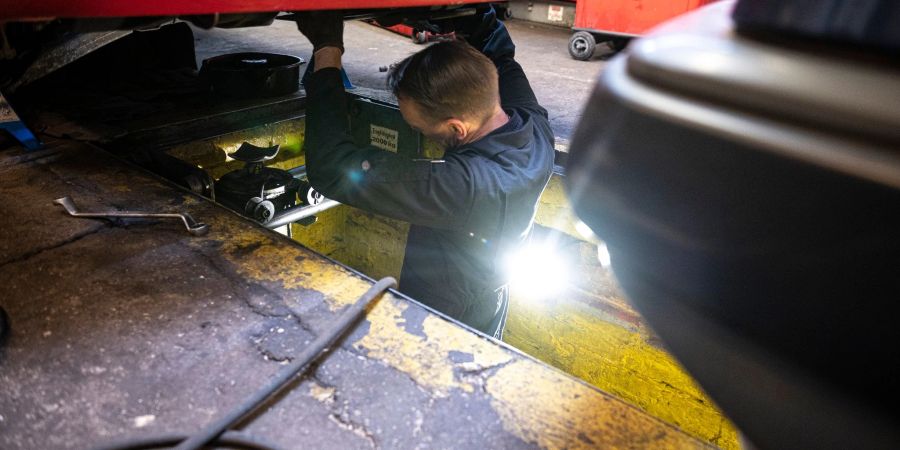 Wer ein Auto besitzt, muss sich in den kommenden Jahren auf höhere Prämien für die Kfz-Versicherung einstellen.