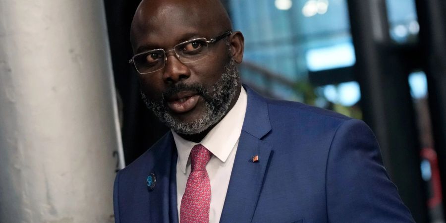 Amtsinhaber George Weah liegt mit einer hauchdünnen Mehrheit vor Herausforderer Joseph Boakai.