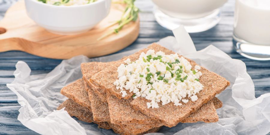 Hüttenkäse auf Brot