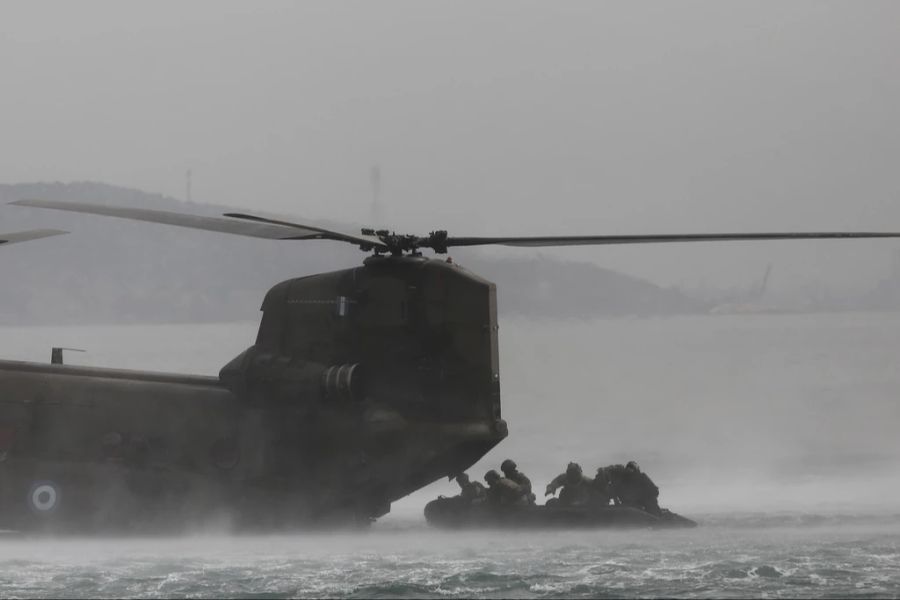 Die israelische Spezialeinheit Sayeret Matkal probt bei einer Nato-Übung im Meer vor Griechenland den Ernstfall.