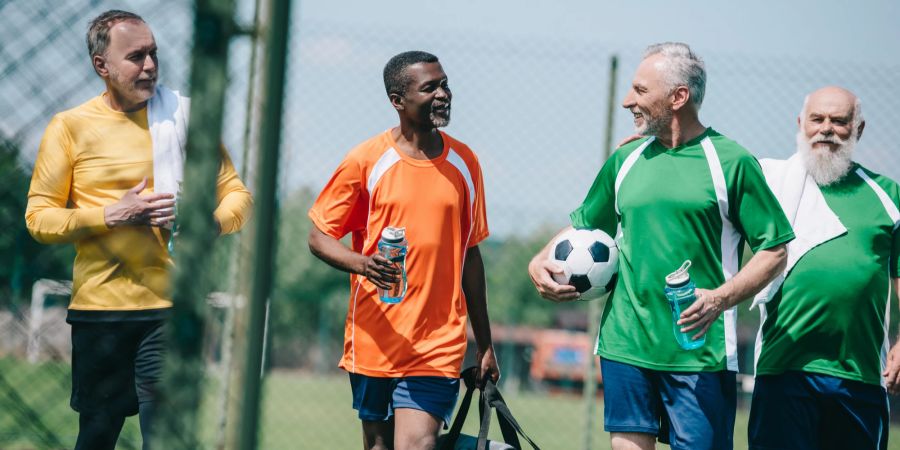 Männer beim Fussball