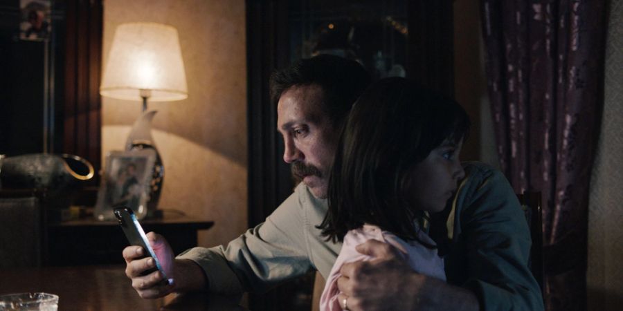 Zafer (Ahmet Varli) mit seiner Tochter Melek (Cagla Yurga).