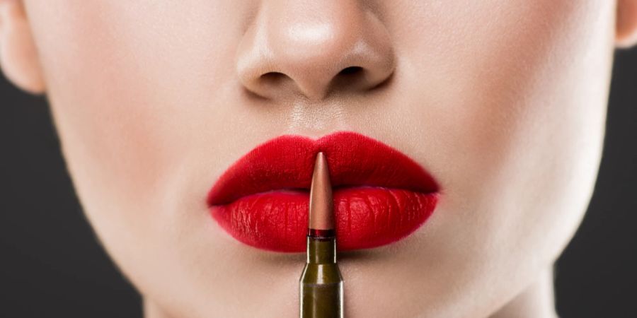 Der neue Make-up Trend: samtig rote Lippen.