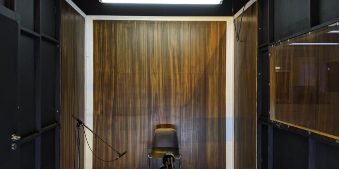 Boris Nikitin, «Erste Staffel. 20 Jahre Grosser Bruder, Confessions Room». Ausstellung