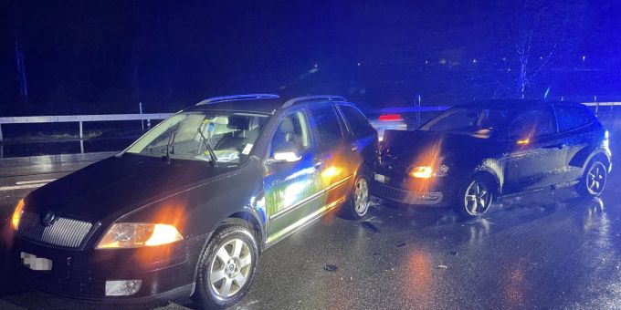 Trübbach SG: Selbstunfall und Folgeunfall auf Autobahn. Trübbach SG
