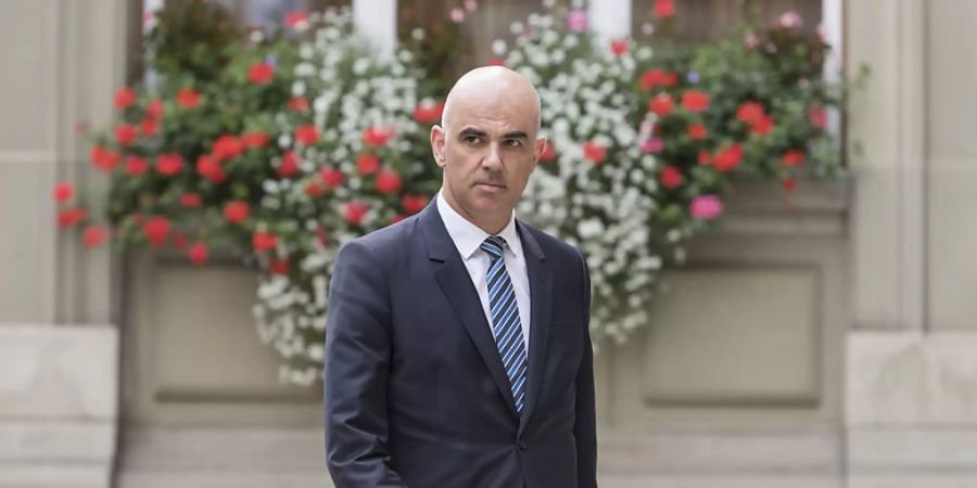 Gesundheitsminister Alain Berset sieht keinen Grund, warum der Bund für allfällige Mindereinnahmen der Spitäler aufkommen sollte. (Archivbild)