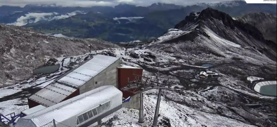 Die Parsenn-Bahn oberhalb von Davos auf rund 2800 M. ü. M.  zeigte sich am Montag ebenfalls verschneit.