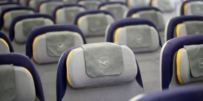 Leere Sitze in einem Airbus A 340 der Lufthansa. Lufthansa